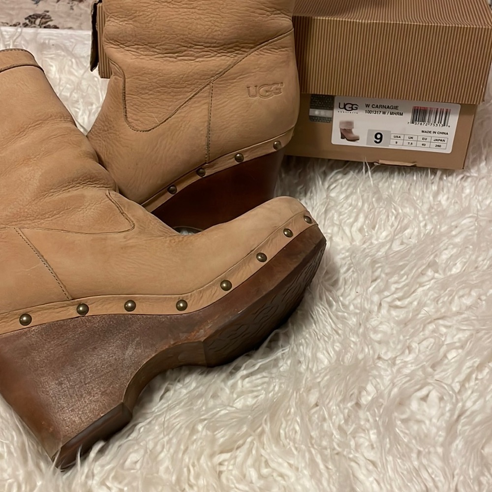 UGG Carnegie clog boots size 9